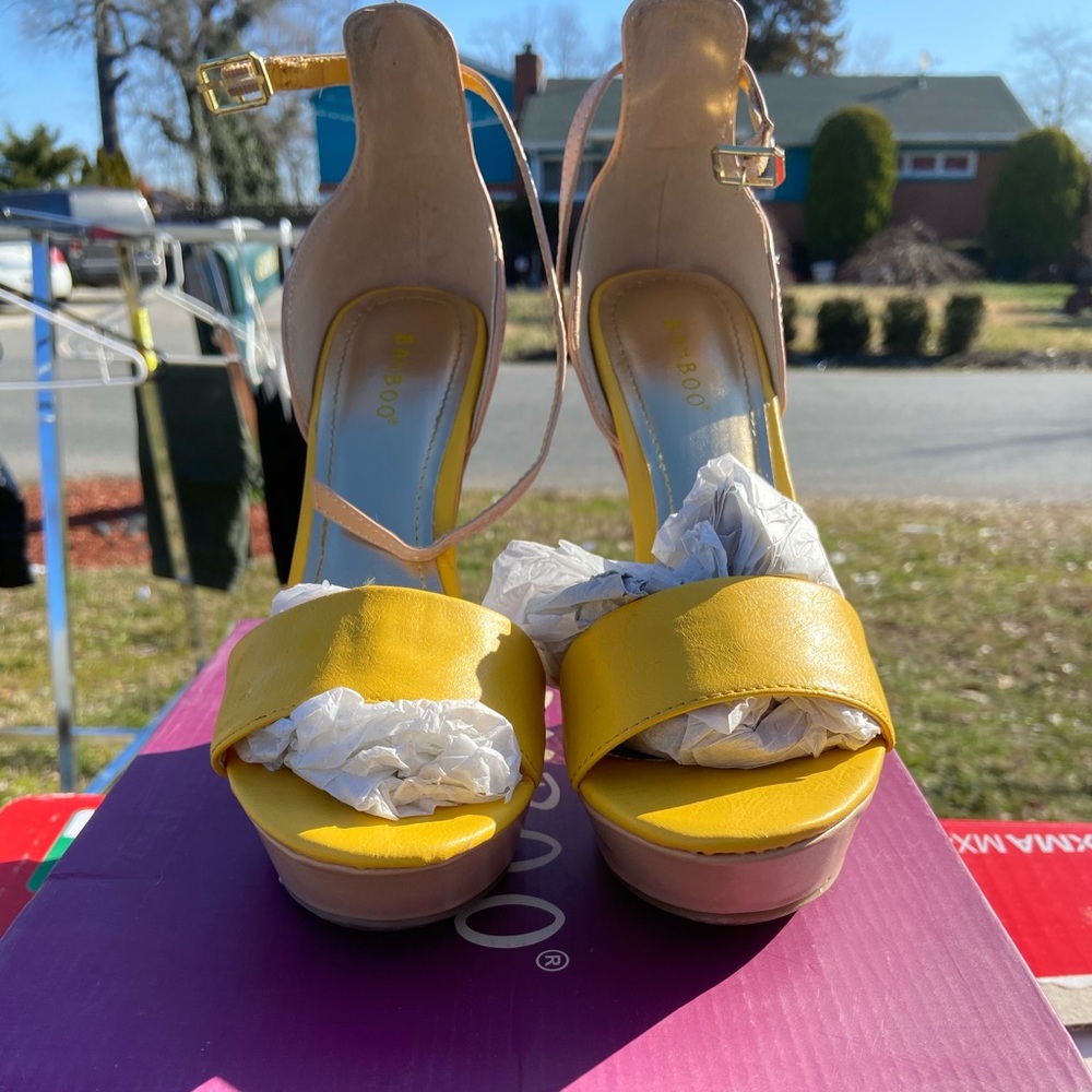 Beautiful Bamboo Wedges Size 7 1/2